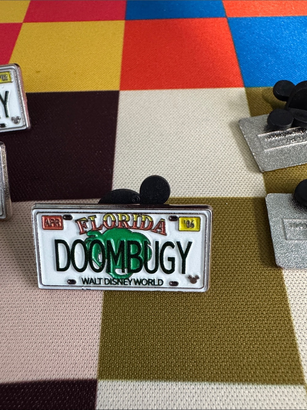 Disney Enamel License Plate Pin Set - lot of 8 - Picture 6 of 10